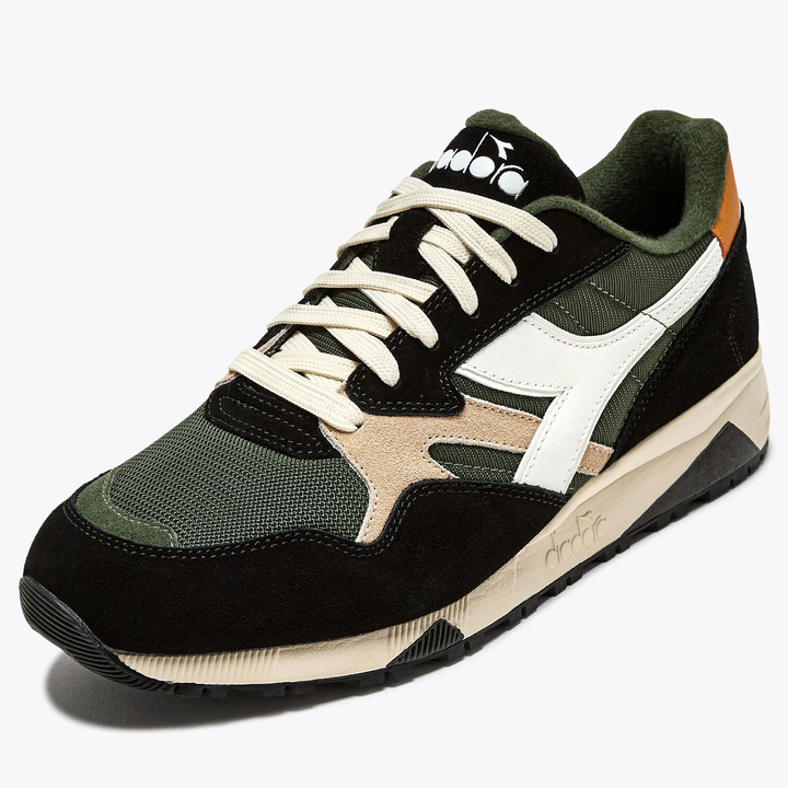 Diadora N902 Trainers Khaki